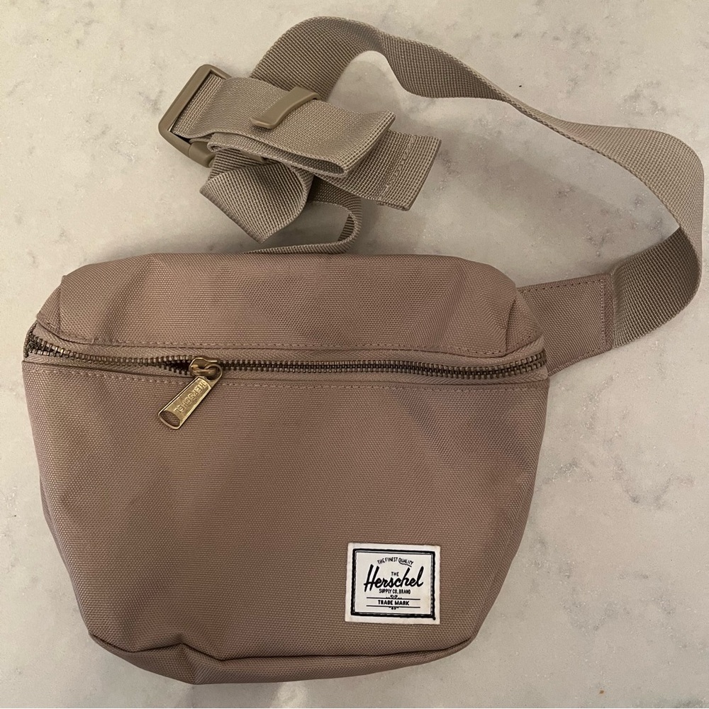 NWOT Herschel Tan Fanny Bag Hip Pack